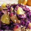 Салат с красной капустой, апельсином и орехами
